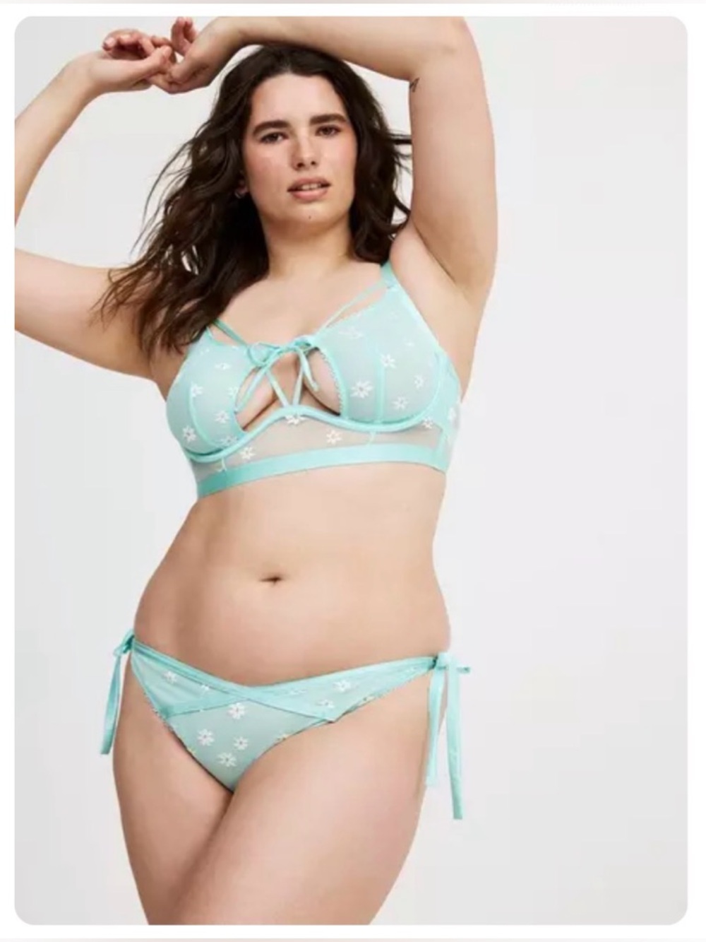 NWOT- Torrid ‘Daisy’ Lace Underwire Bra & Side Tie Panty Set